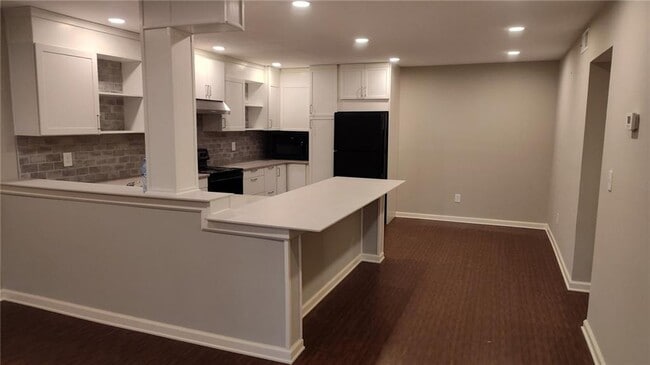 Building Photo - 3095 Colonial Way Unit M