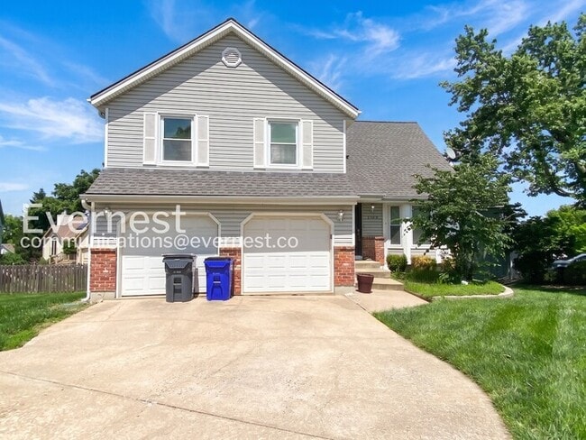 Building Photo - 1104 E Pineview St