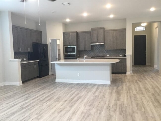 Building Photo - 421 Fair Oaks Dr Rental