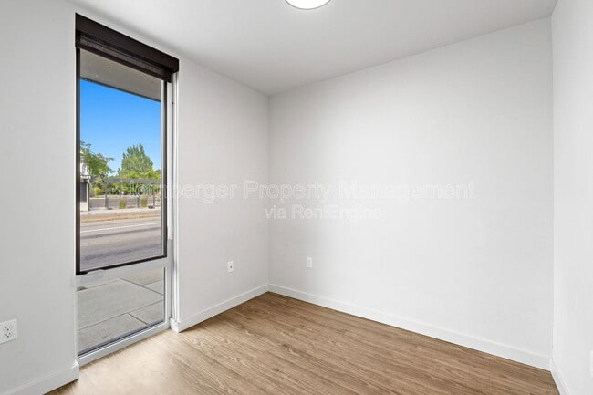 Photo - 1860 N Hamilton St
