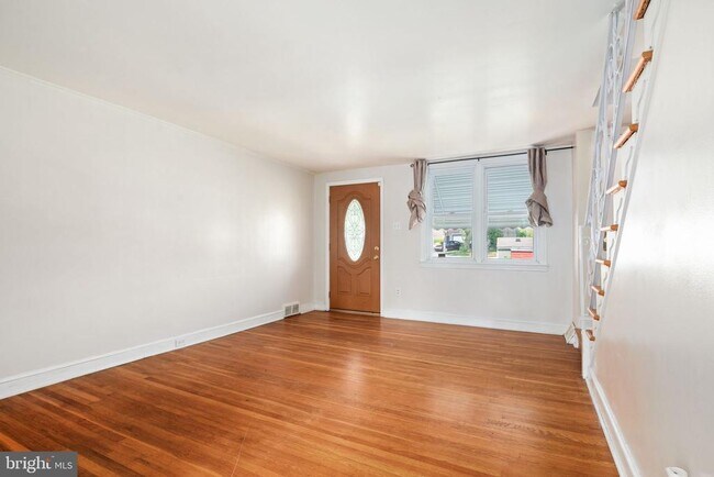 Photo - 2560 Stoneybrook Ln