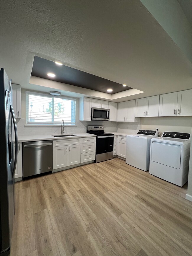 Photo - 1078 W Flint St Apartments