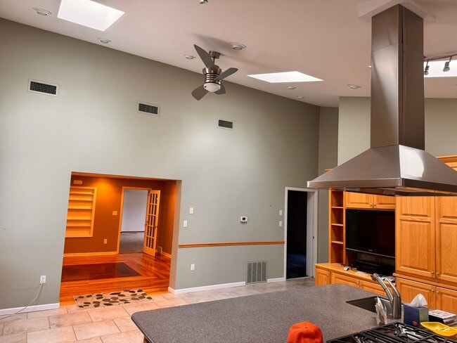 Photo - Nice large country setting close to town