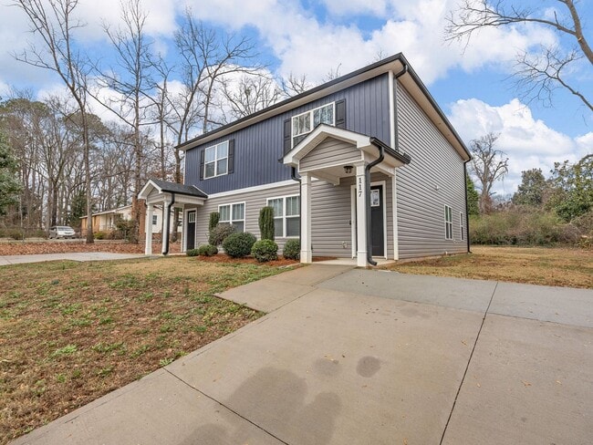 Building Photo - Charming two bedroom two and a half bathroom ready for you to call home!