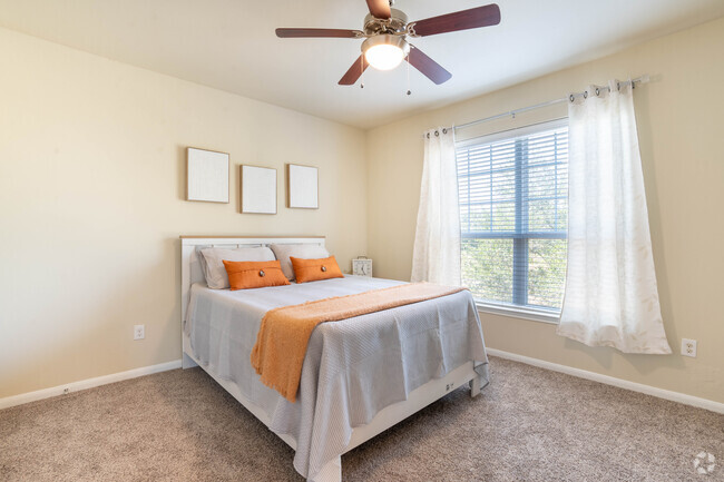 2BR, 2BA - 1074SF - Bedroom