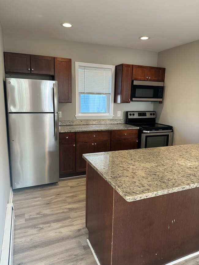 Building Photo - 91 Homes Ave Unit 2