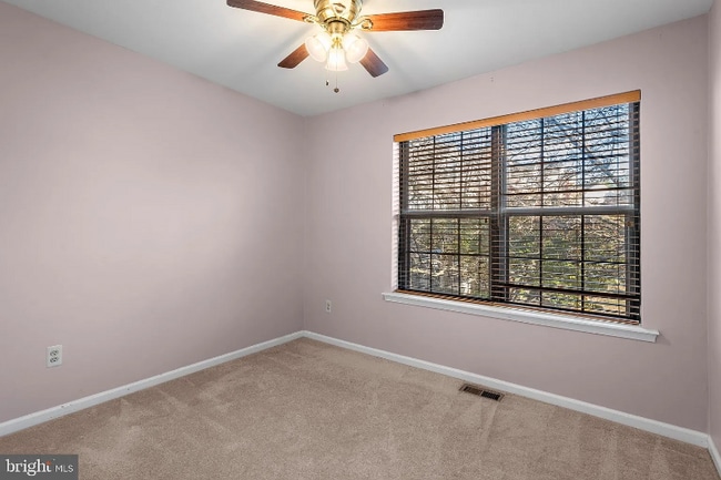 Photo - 60 Iroquois Ct