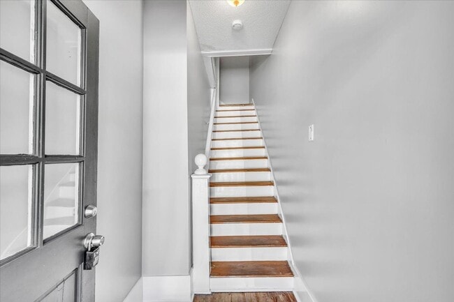 Photo - 3 bedroom 2 bath Downtown Savannah apartment