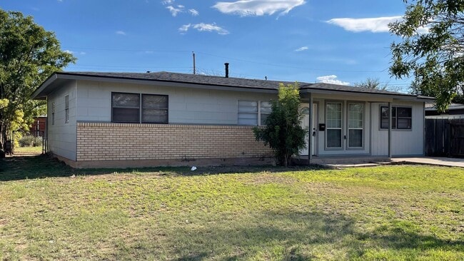 Photo - Spacious Modern Retreat – 4-Bed, 2-Bath Home