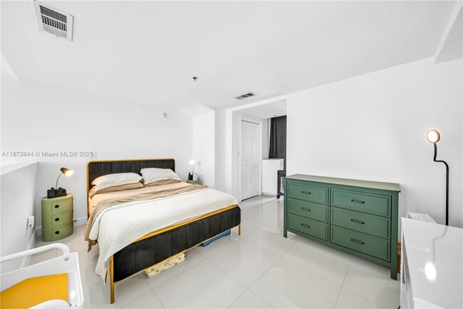 Photo - 6362 Collins Ave Unidad 506