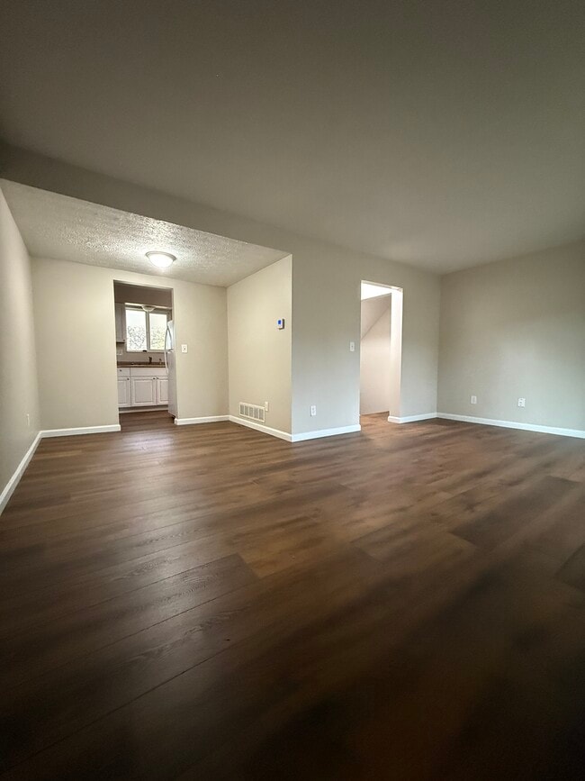 Dinging Room - 7575 Bingham Ct Unit 7575