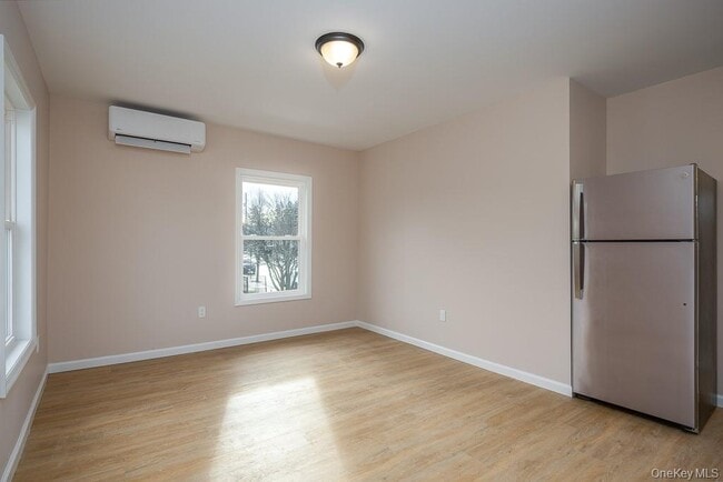 Photo - 72 S Main St Unidad #2