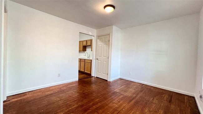 Photo - 1113 E 2nd St Townhome
