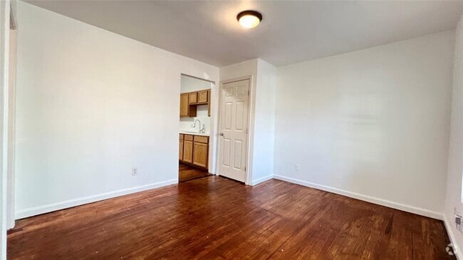 Building Photo - 1113 E 2nd St Rental