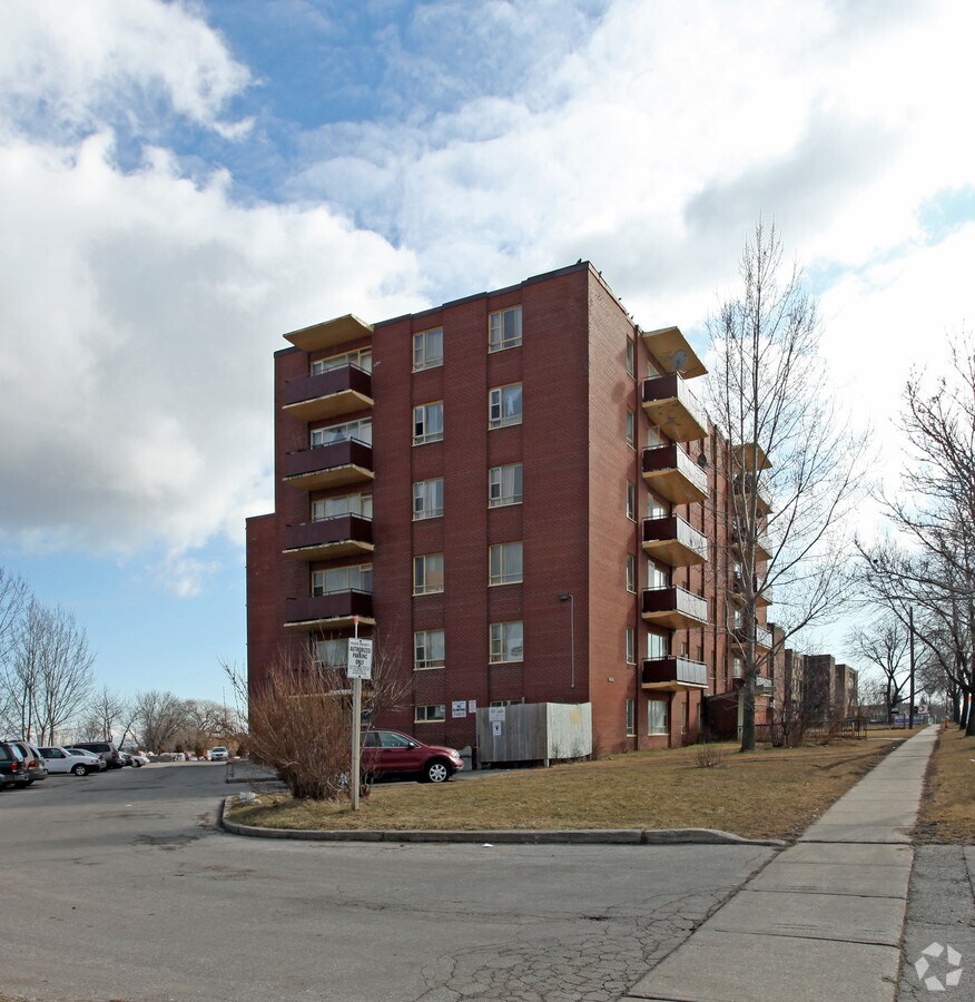 Photo - 1555 Birchmount Rd