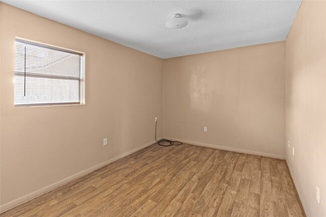Building Photo - 2200 Peach Ave Rental