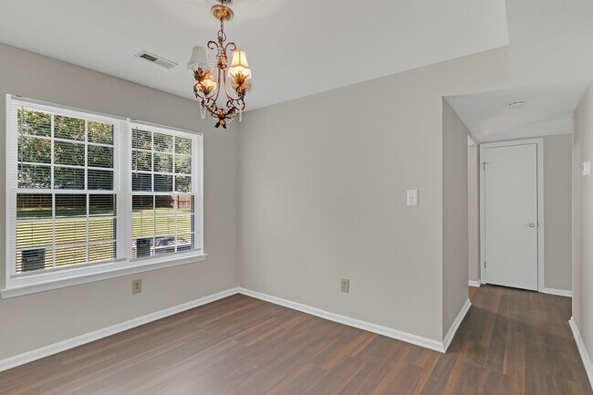Photo - 219 Springdale Way