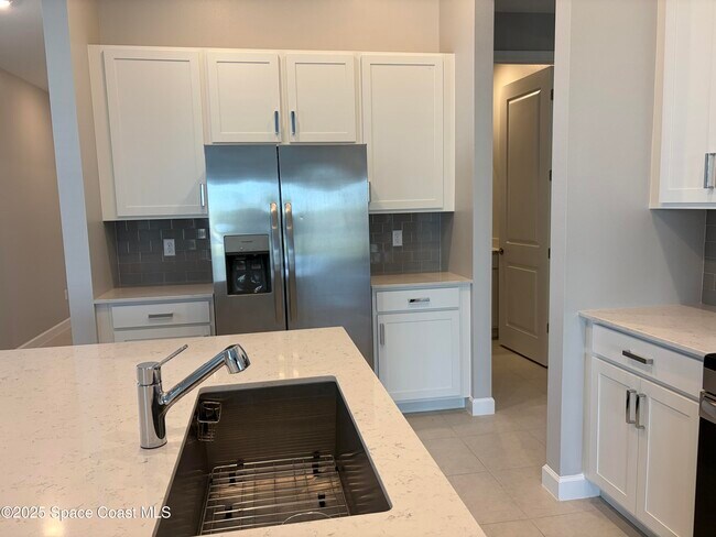 Photo - 1919 Croft Inlt Dr NW