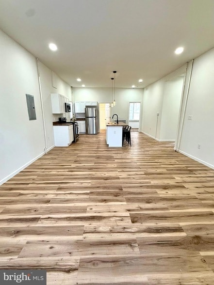 Photo - 1906 49th St