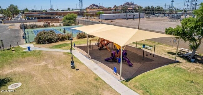 Photo - 3108 N 68th St