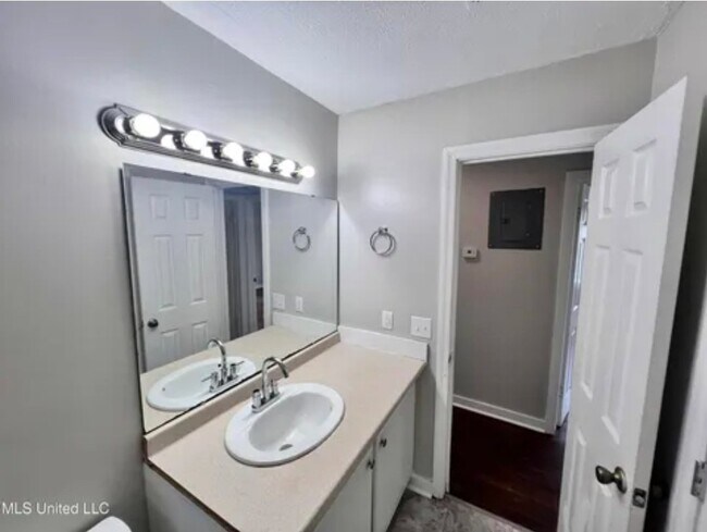 Photo - 1311 Fernwood Dr