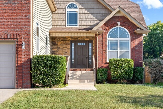 Photo - Pet Friendly Three Bedroom with Bonus in Rossview!