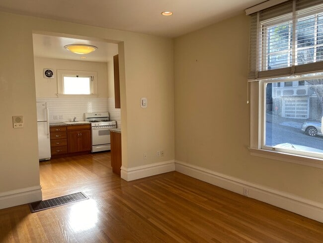Building Photo - Bright, Corner Studio! Laundry On-Site! HARDWOOD! High Ceilings! Unit 2299 #2