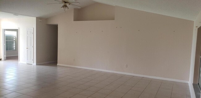 Photo - 529 SW Baoy Ave