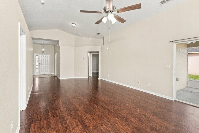 4612 Woodford Dr