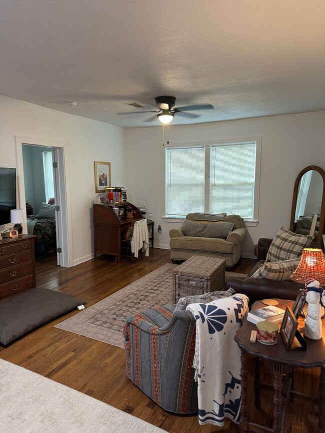 Photo - August Move-In! Charming 2/1 house near Do...