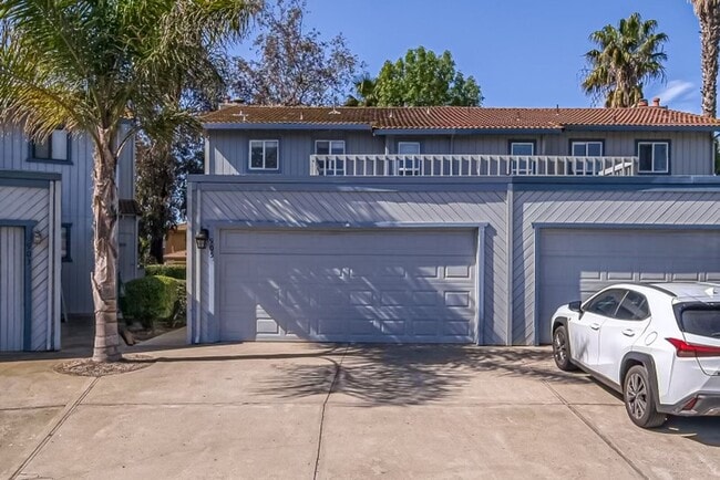 Building Photo - Wonderful Home with a Boat Slip and a Comm...