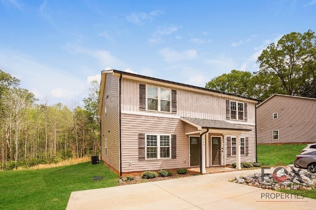 Building Photo - 566 Kirk St