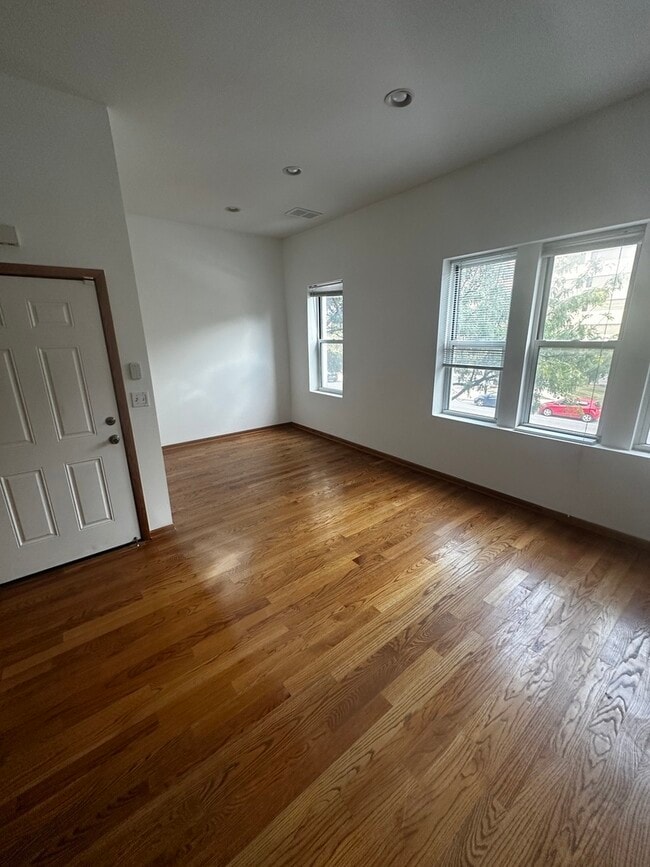 Photo - 1420 N Western Ave Unit 2F