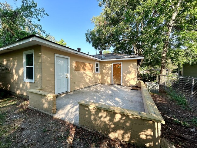 Photo - Charming Three Bedroom Home in a Highly Desirable Neighborhood