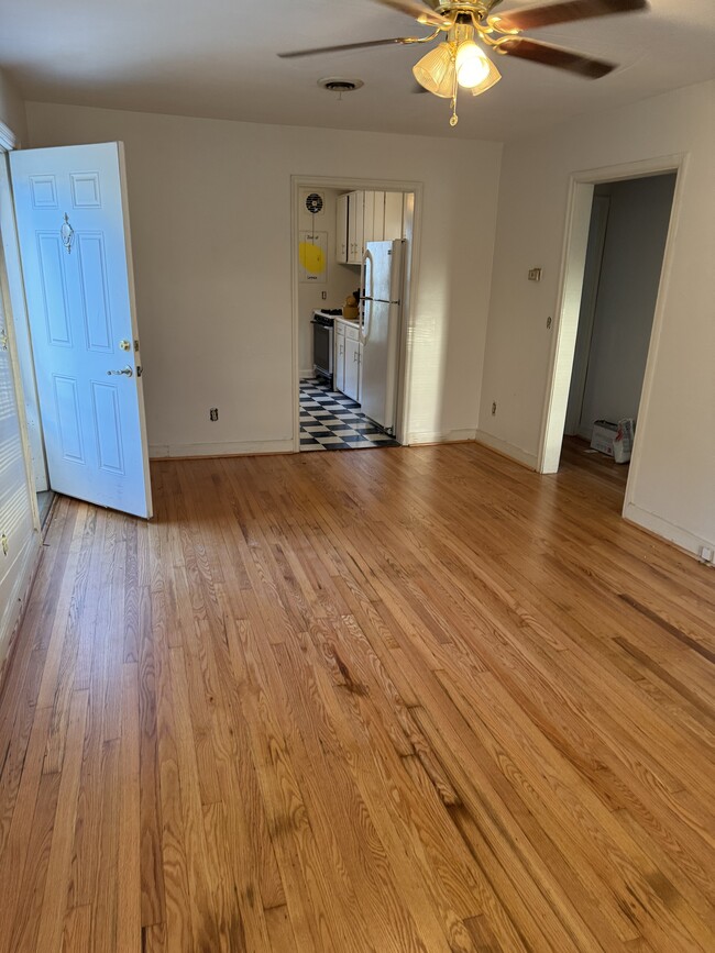 family room - 536 Janette Ave SW