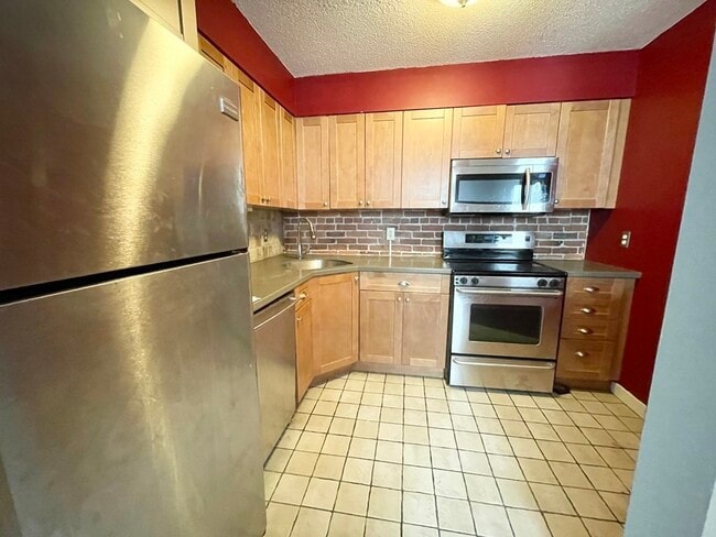 Building Photo - 73 Gainsborough St Unit 202W