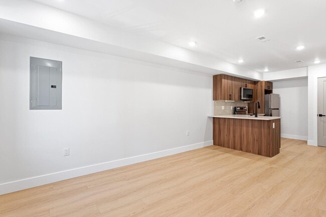 Photo - 118 E Huntingdon St