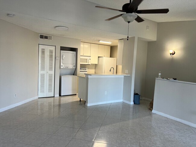 Photo - ANNUAL RENTAL - 2ND FLOOR 1 BED + DEN / 1 ...