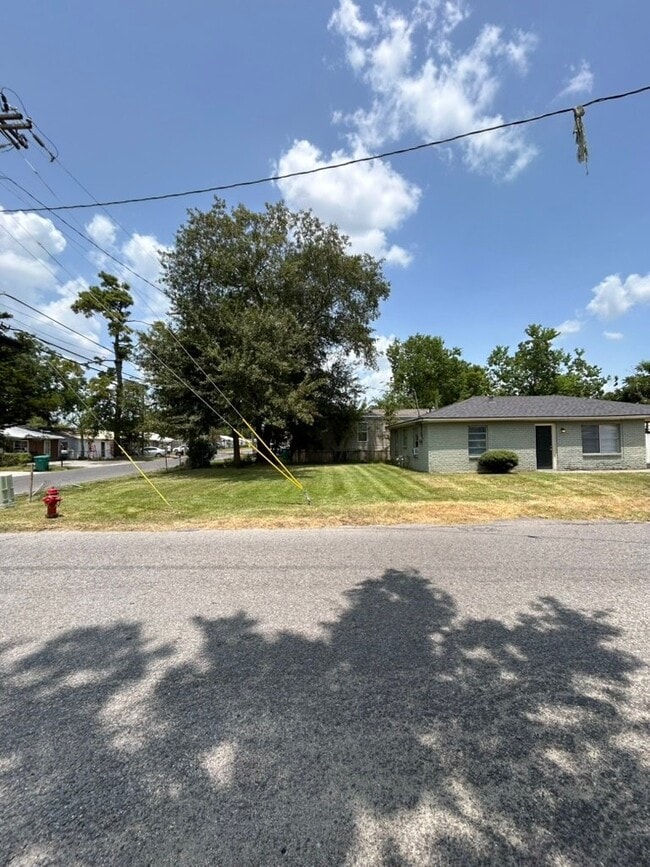 Photo - 880 W Verdine St