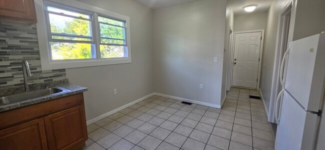 279 Captain Thomas Blvd Unit 1