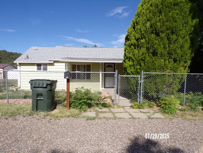 Building Photo - 1609 Hayes St Rental