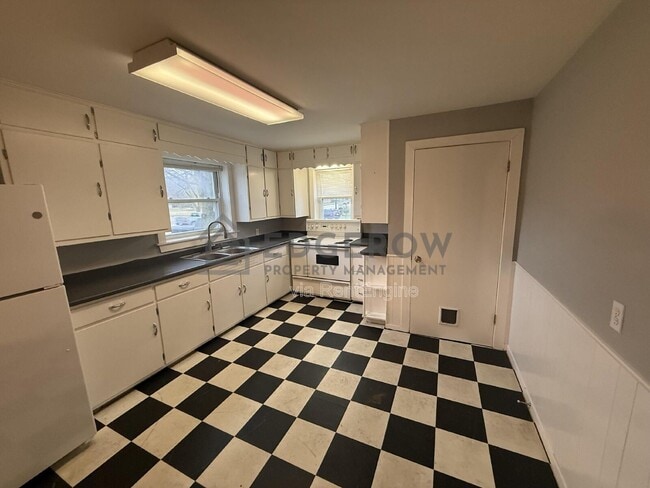 Photo - 1585 Wilson Ave SW