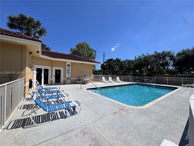Photo - 9909 Westwood Dr Unidad 16-1