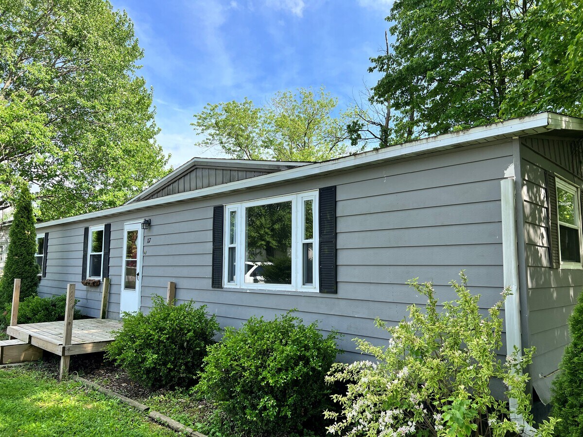 Photo - 117 W 3rd St