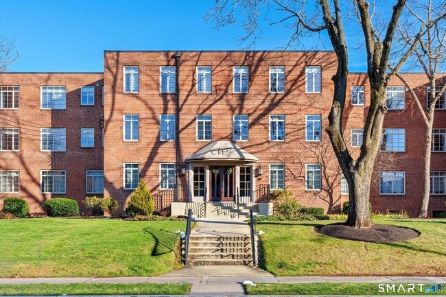 Building Photo - 20 Outlook Ave Unit 203