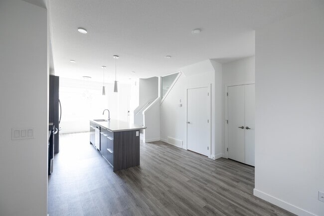 Photo - 15022-15099 99 Ave NW Unit Main 3