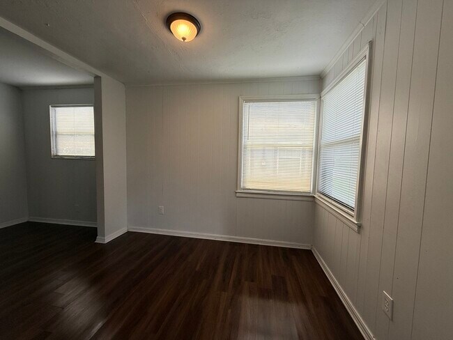 Photo - 1976 College Cir S House