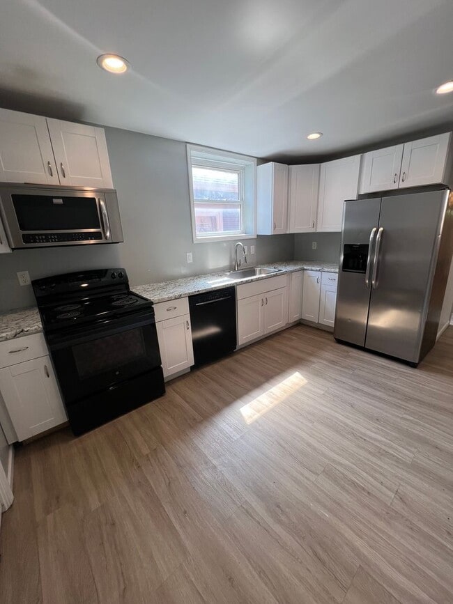 Building Photo - 5337 Arsenal St Rental
