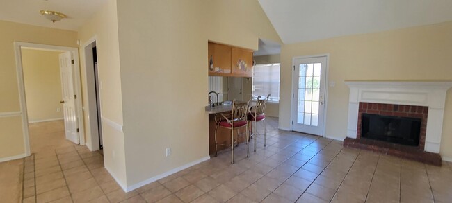 Photo - 3/2 Double Car Garage