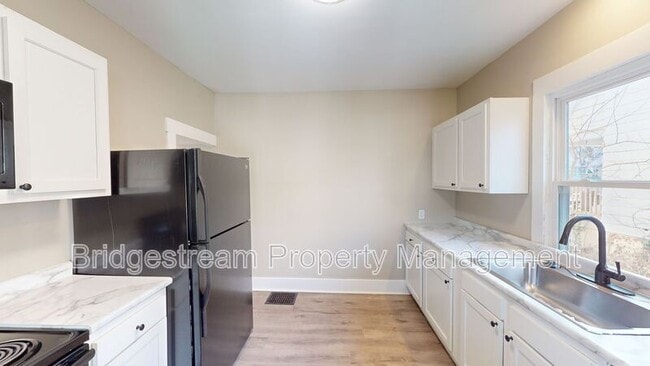 Photo - 2029 Brookline Ave